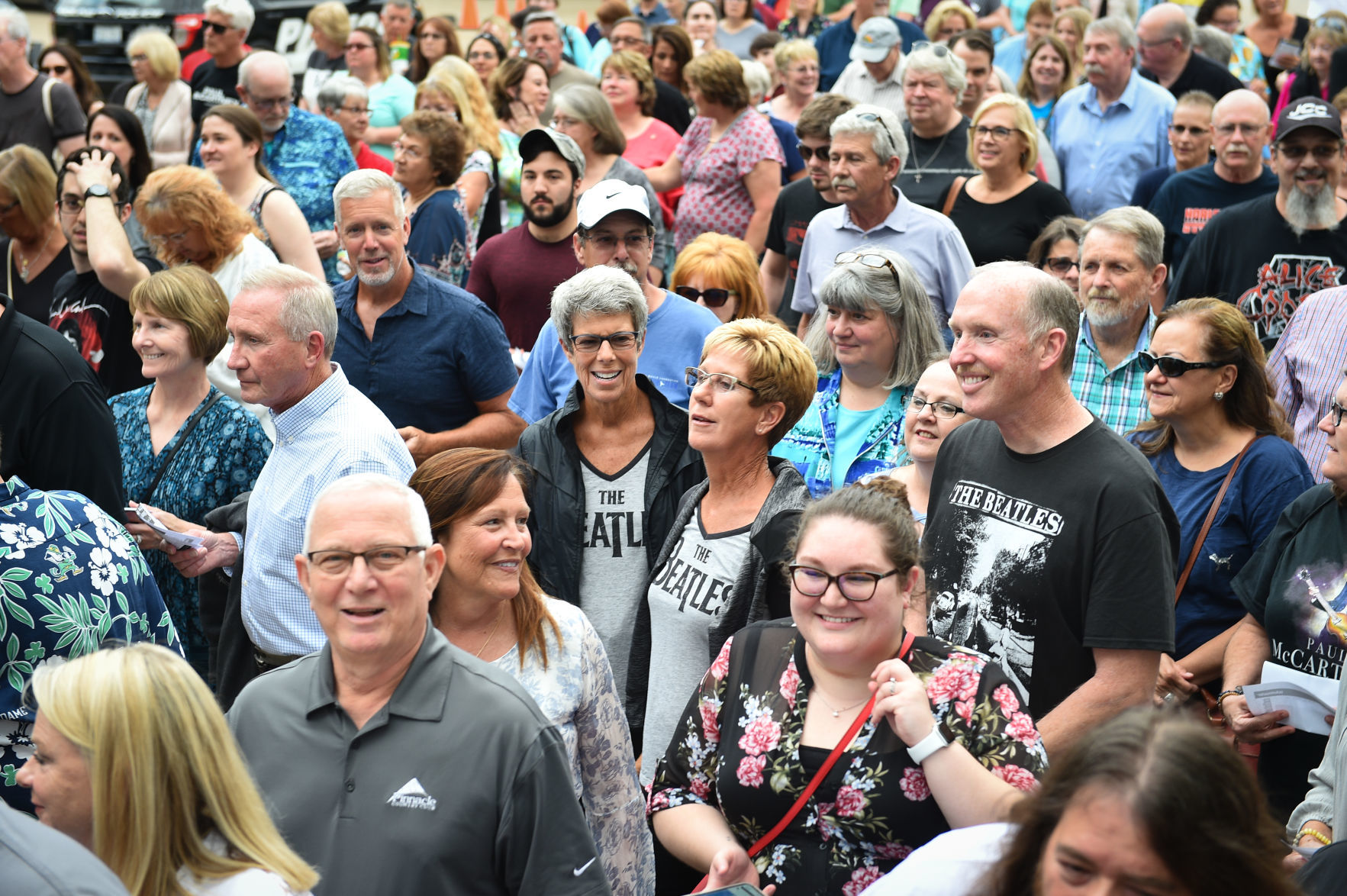 061219-McCartney-Fans-031a.jpg